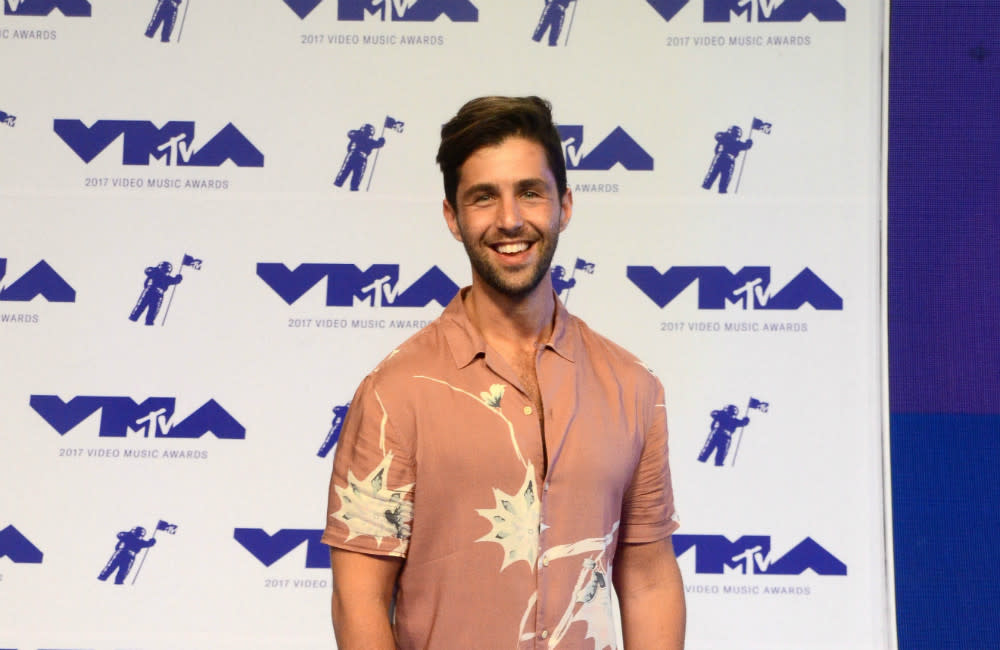 Josh Peck can sing but he's too nervous to perform on stage credit:Bang Showbiz