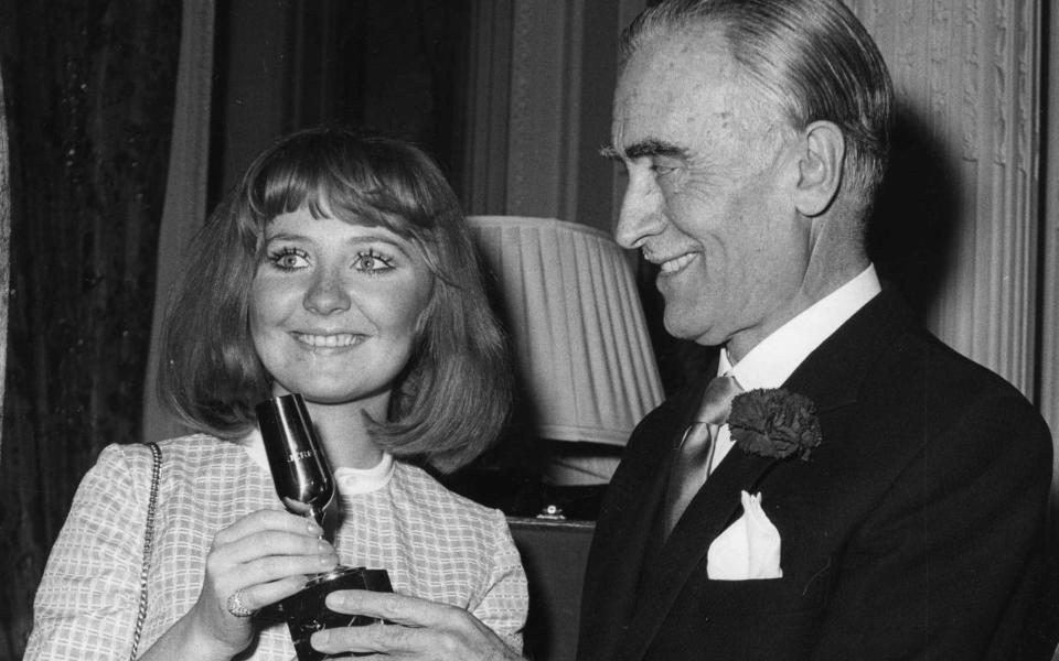 Lulu receives a golden sherry copita from the Spanish ambassador in 1970 - AP