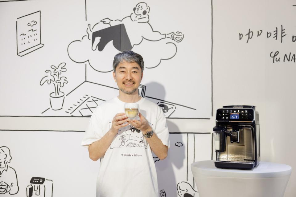 以極簡黑白線條進行繪製的藝術家長場雄，不僅首次和咖啡機跨界聯名，更是睽違九年來台現身公開活動。(照片/飛利浦提供)