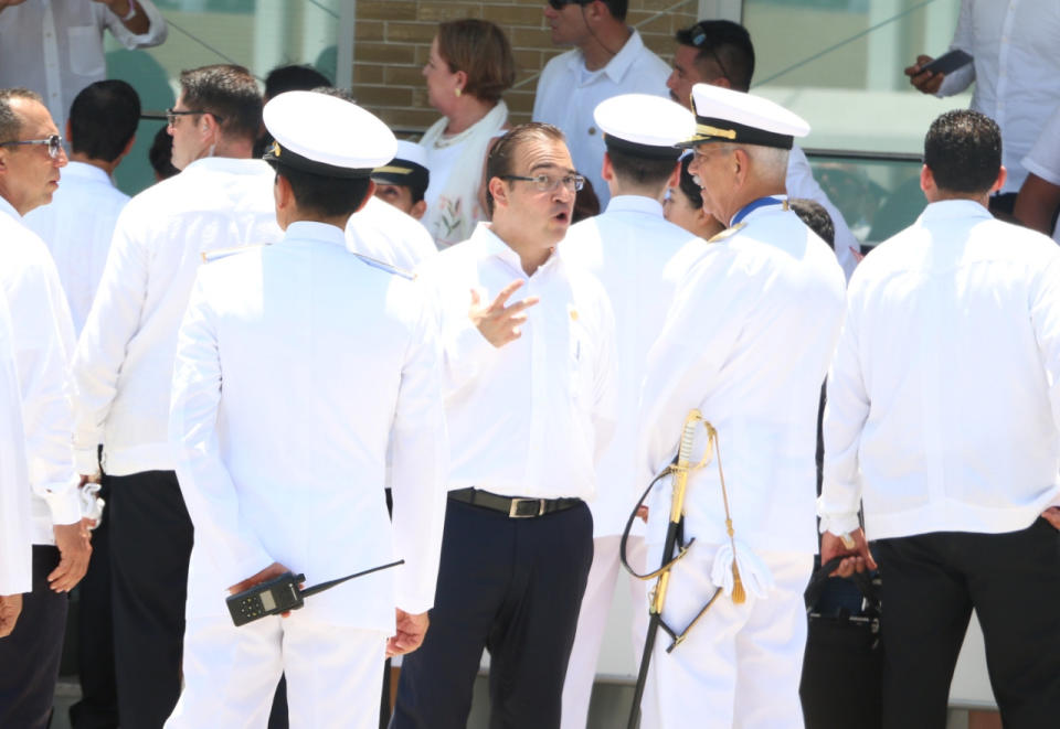 El oficial Carlos Eduardo Hernández Aguilar, en representación de sus compañeros de generación, resaltó el compromiso de cada uno de ellos por llevar a la práctica los valores con los que fueron formados.