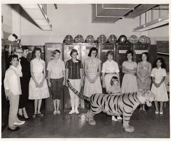 HMM-262 mascot Cedric with some of the pilots' wives and children (1952)