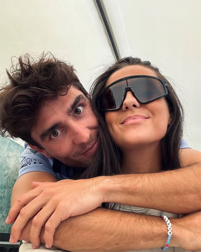 Victoria de Marichalar disfruta de la gran fiesta del motor con la influencer Lola Lolita y su gran amiga Rocío Laffón