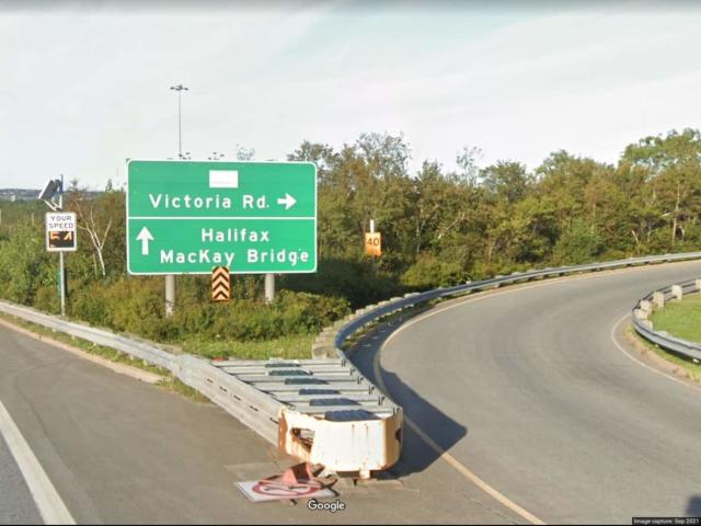 Victoria Road interchange closed after lighting mast collapses