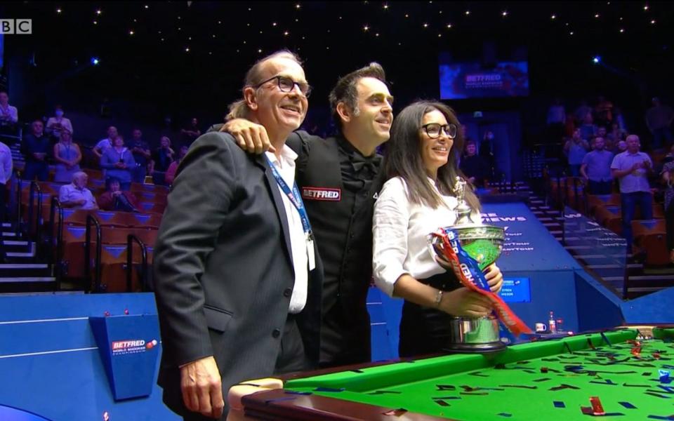 Ronnie O'Sullivan (centre) with the Betfred World Snooker Championship trophy - BBC