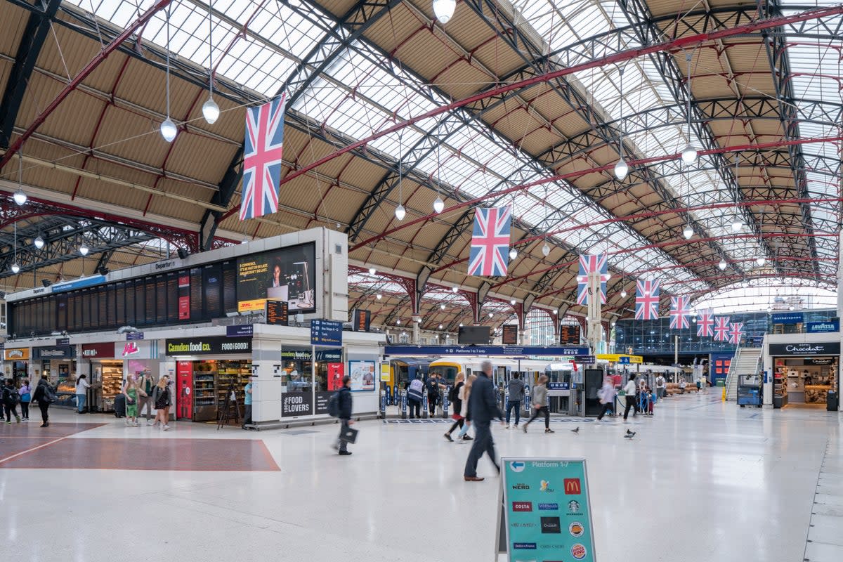 London Victoria has reportedly been evacuated (Network Rail)