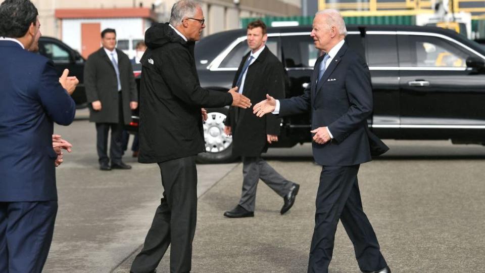 <div>US President Joe Biden shakes hands with Governor of Washington Jay Inslee upon arrival at Seattle-Tacoma International Airport in Seattle, Washington on April 21, 2022.</div> <strong>(MANDEL NGAN/AFP via Getty Images)</strong>