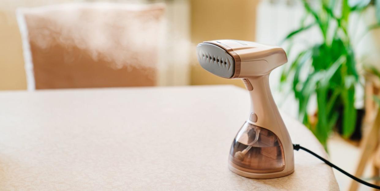 how to use a clothes steamer