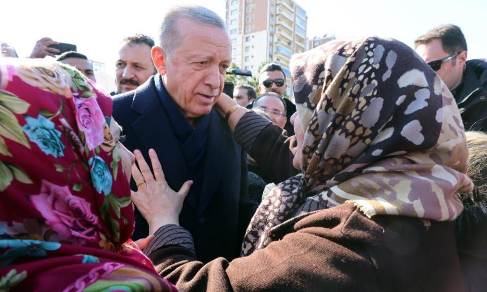 Recep Tayyip Erdoğan se reúne con las víctimas del terremoto en Diyarbakir, Diyarbaki, Turquía.