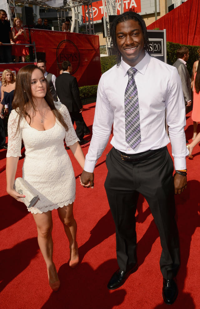 Washington Redskins Robert Griffin III and wife Rebecca expecting