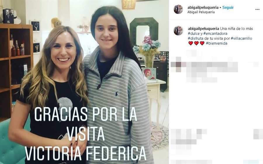 Victoria Federica incumple las normas en Abigal Peluquería. (Foto: Instagram / @abigailpeluqueria)