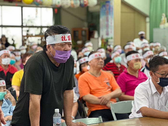 觀光城自治會會長謝進興痛批，市府拿不存在的理由要強拆觀光城。（圖/記者陳聖璋攝）