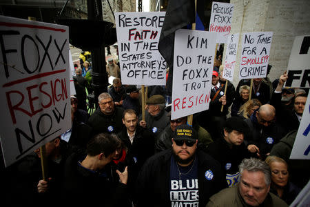 Fraternal Order of Police supporters protest the handling of the Jussie Smollett case by the State's Attorney Kim Foxx in Chicago, Illinois, U.S., April 1, 2019. REUTERS/Joshua Lott