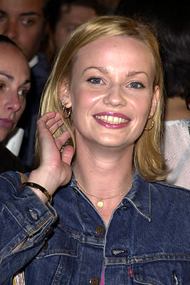 Samantha Mathis at the Hollywood premiere of New Line's Blow