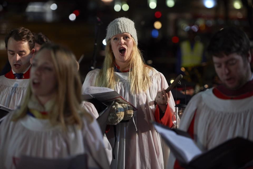 Carol singer in London (AFP via Getty Images)