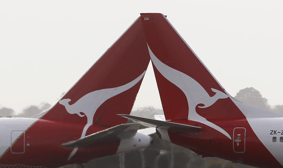 Two Qantas passenger jets cross each other at Kingsford Smith International airport in Sydney June 27, 2013. Rolls-Royce Plc failed to identify a defect that caused one of its engines to explode on a Qantas Airways Ltd A380 aircraft carrying more than 400 people over Indonesia three years ago, an Australian safety regulator found. REUTERS/Daniel Munoz (AUSTRALIA - Tags: TRANSPORT BUSINESS)