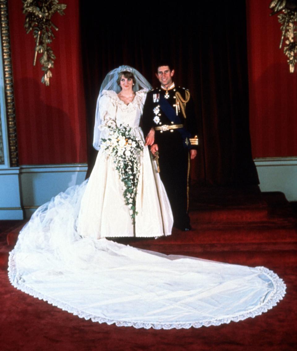 UNITED KINGDOM - JULY 29: On July 29, 1981, Lady Diana SPENCER (aged 19) married Prince CHARLES (aged 32) at Buckingham Palace. (Photo by Keystone-France/Gamma-Keystone via Getty Images)