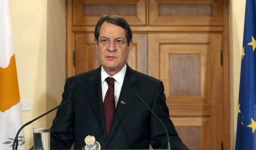 Zypern will bei den Gesprächen mit seinen Gläubigern "bedeutende Fortschritte" erzielt haben - eine Einigung gibt es aber noch nicht. Präsident Anastasiades will noch heute nach Brüssel reisen, um mit der Troika zu sprechen und die Pleite abzuwenden