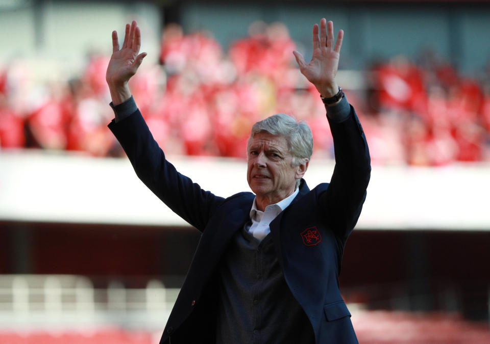 <p>Soccer Football – Premier League – Arsenal vs Burnley – Emirates Stadium, London, Britain – May 6, 2018 Arsenal manager Arsene Wenger waves to the fans after the match REUTERS/Ian Walton EDITORIAL USE ONLY. No use with unauthorized audio, video, data, fixture lists, club/league logos or “live” services. Online in-match use limited to 75 images, no video emulation. No use in betting, games or single club/league/player publications. Please contact your account representative for further details. </p>