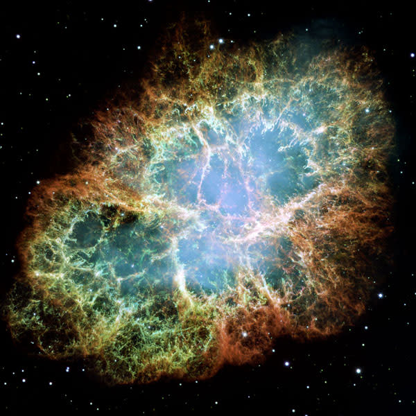 2. Esta es una de las imágenes más grandes del Hubble ofrece la vista más detallada hasta el momento de la Nebulosa Cangrejo. El Cangrejo es uno de los objetos espaciales más interesantes y estudiados en la historia de la Astronomía.