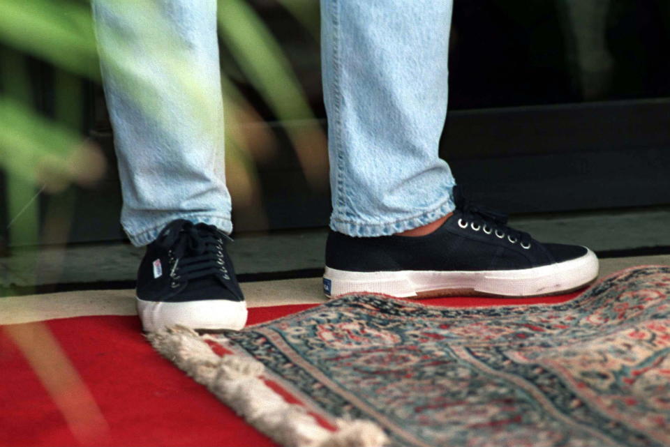 Lady Di en baskets Superga en 1993 (Photo by Tim Graham Picture Library/Getty Images)