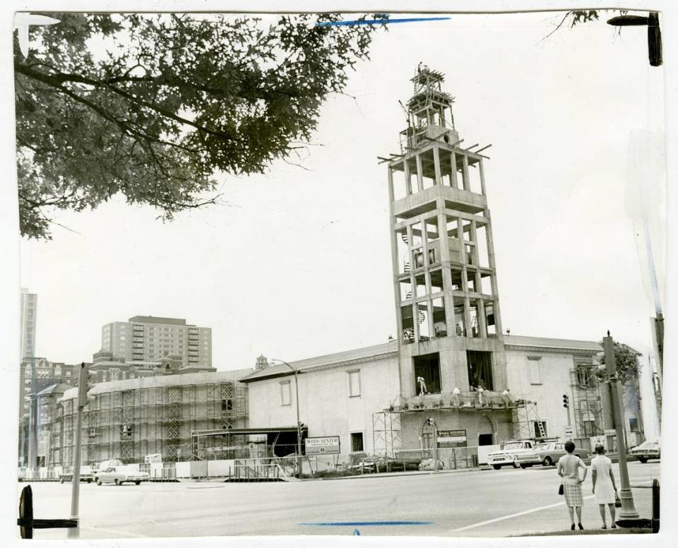 Giralda Tower under construction in 1967.