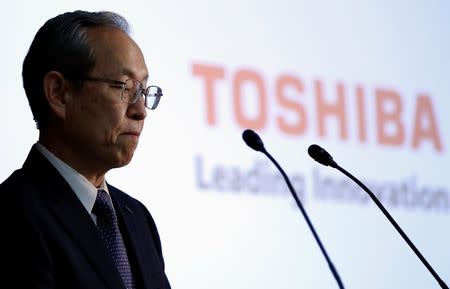 Toshiba Corp CEO Satoshi Tsunakawa attends at a news conference after asking regulators for extension on financial filing and deal on chip unit sale, at the company headquarters in Tokyo, Japan June 23, 2017. REUTERS/Issei Kato