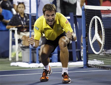 Tommy Robredo of Spain celebrates after defeating Roger Federer of Switzerland at the U.S. Open tennis championships in New York September 2, 2013. REUTERS/Eduardo Munoz