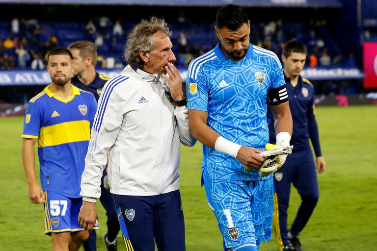 Gayoso le da un consejo al oído a Sergio Romero. Con el tiempo, el Profe se convirtió en un especialista en penales y los arqueros de Boca supieron aprovechar esa virtud