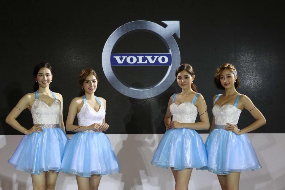 本次VOLVO特地邀請到凱渥名模江怡薇、吳采臻、簡玉婷、陳郁安（左至右）領銜主演，每天都準備舞台活動與現場民眾互動