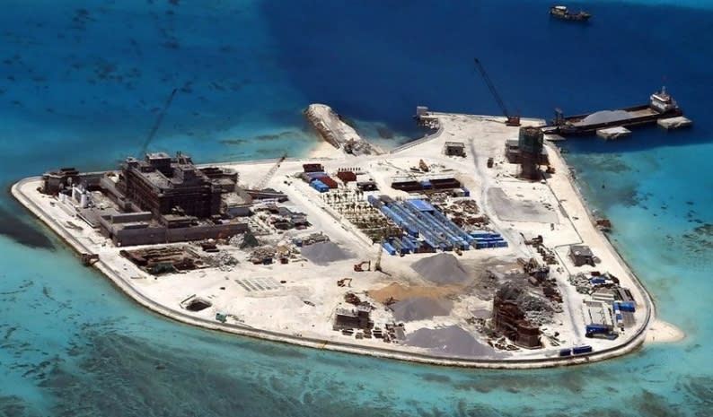 在南海填海造陸完成後，中國倘未將其民事化，海上核電站將為軍事化島礁提供電力來源，間接成為軍事用途。   圖 : 翻攝自 http://www.globalconstructionreview.com