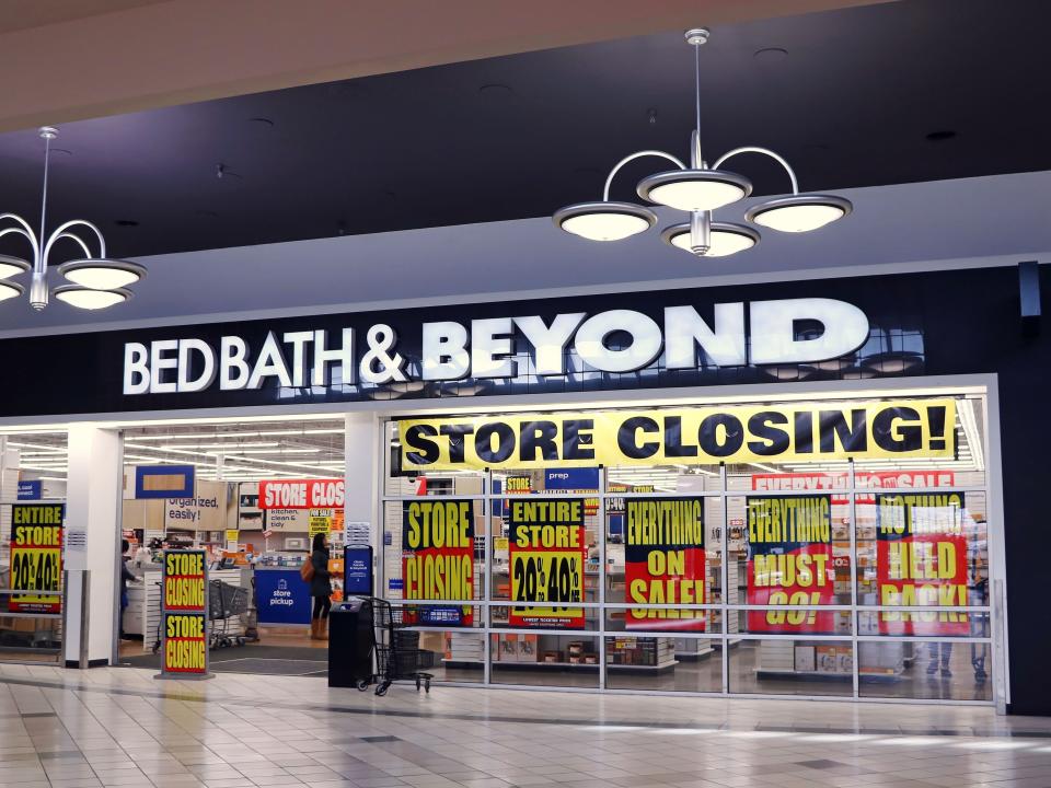 A Bed Bath & Beyond storefront with store closing signs advertising significant sales