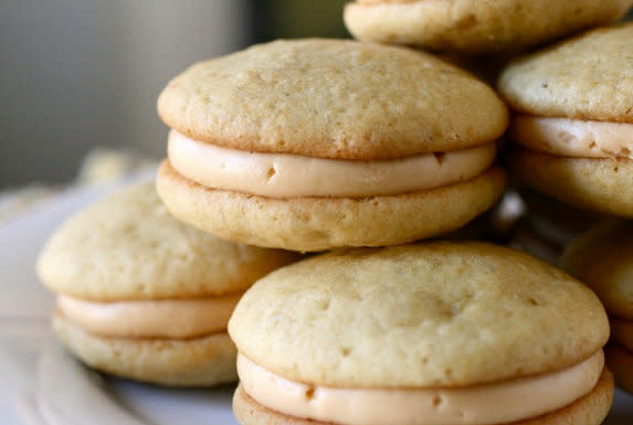 <strong>Get the <a href="http://www.annies-eats.com/2011/04/01/banana-caramel-whoopie-pies/" target="_blank">Banana Caramel Whoopie Pies recipe</a> by Annie's Eats</strong>