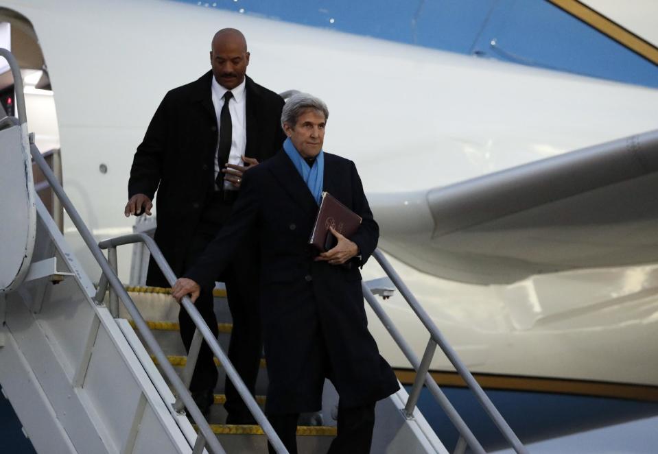 Secretary of State John Kerry descends the stairs of Air Force One as he arrives Saturday, Jan. 7, 2017, at Jacksonville, Fla.. Kerry is traveling with President Barack Obama for a staff member's wedding. (AP Photo/Alex Brandon)
