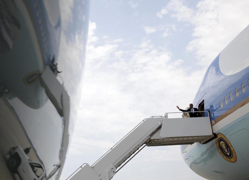 President Barack Obama boards Air Force One, Monday, June 25, 2012, at Andrews Air Force Base, Md., en route to New Hampshire. (AP Photo/Carolyn Kaster)