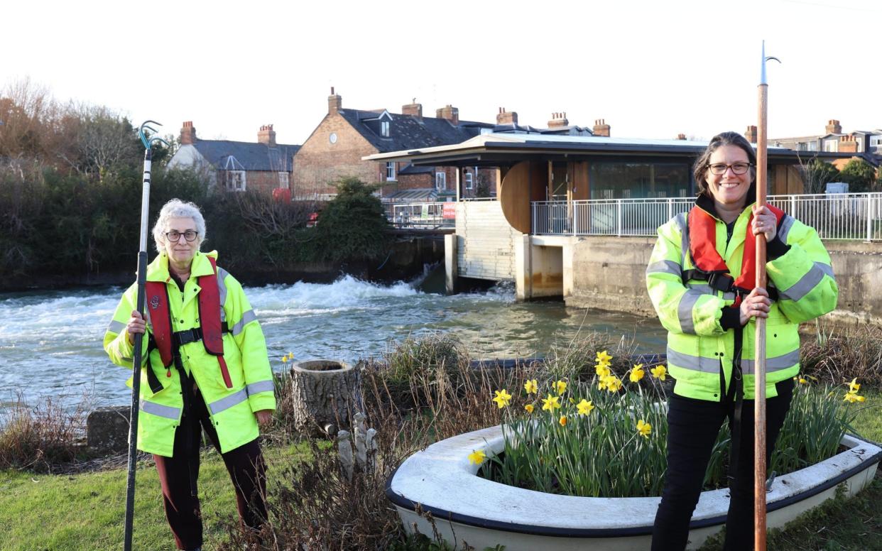 Saskya Huggins (R) and Ruth Finar, who are both Volunteer Directors of the Osney Lock Hydro - John Lawrence 