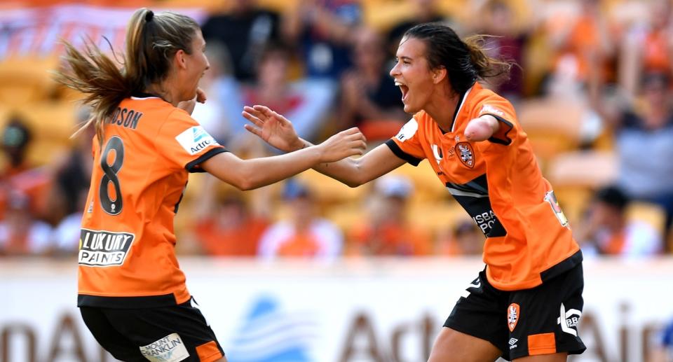 Carson Pickett (r.) hat sich trotz Handicap im Frauen-Fußball etabliert. (Bild: Getty Images)