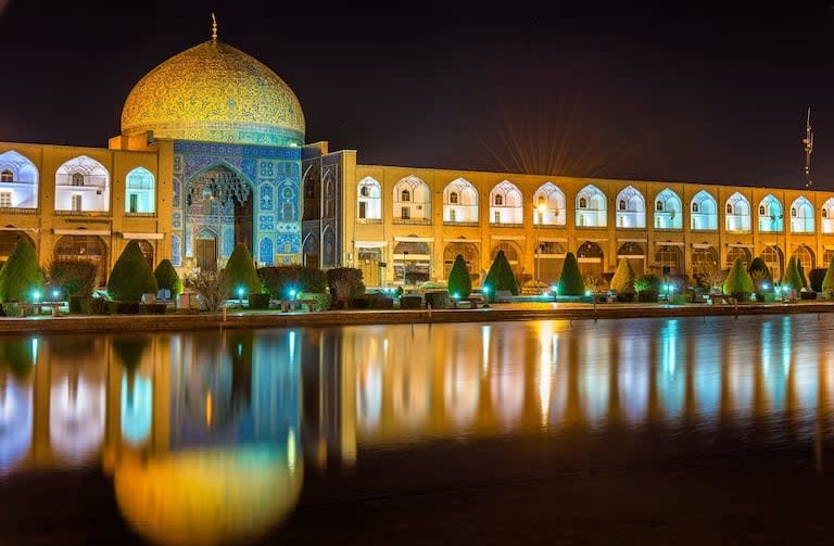 La plaza Naqsh-e Jahan tiene tres mezquitas a su alrededor; fue construida hace 400 años (Isfahan University of Tecnologhy)