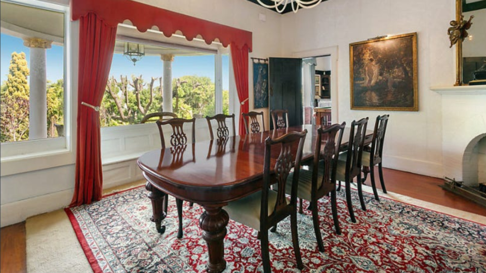 An image of the dining room of the Werribee Estate home in Vaulcuse.