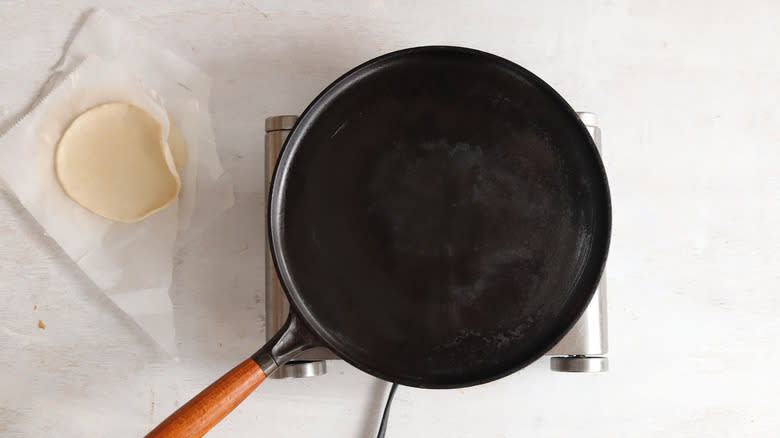 black frying pan 