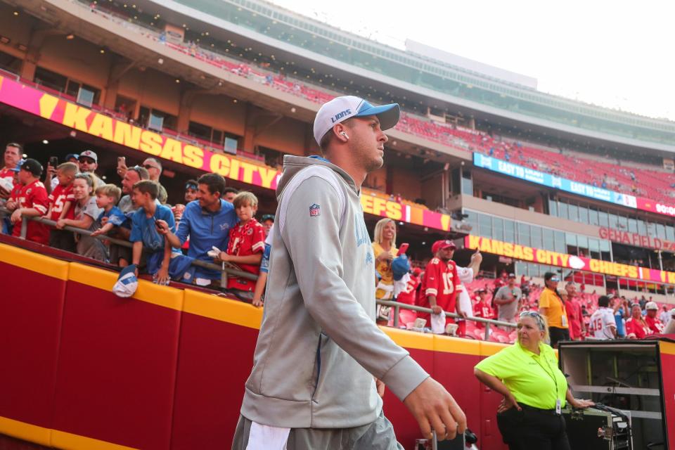 Detroit Lions quarterback Jared Goff (16) takes the field for warmup at Arrowhead Stadium in Kansas City, Mo. on Thursday, Sept. 7, 2023.