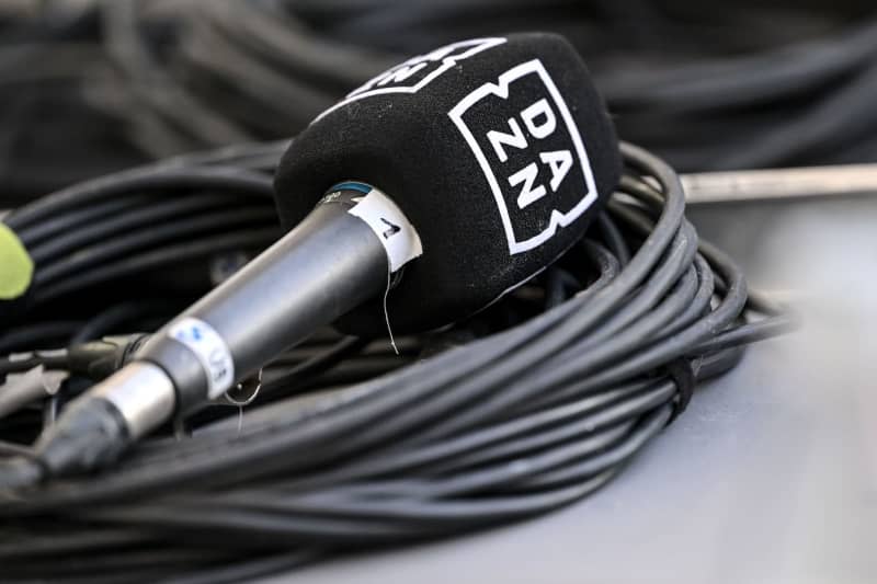 A view of the DAZN microphone on a cable ahead of the German Bundesliga soccer match between VfB Stuttgart and FSV Mainz 05 at MHPArena. Harry Langer/dpa
