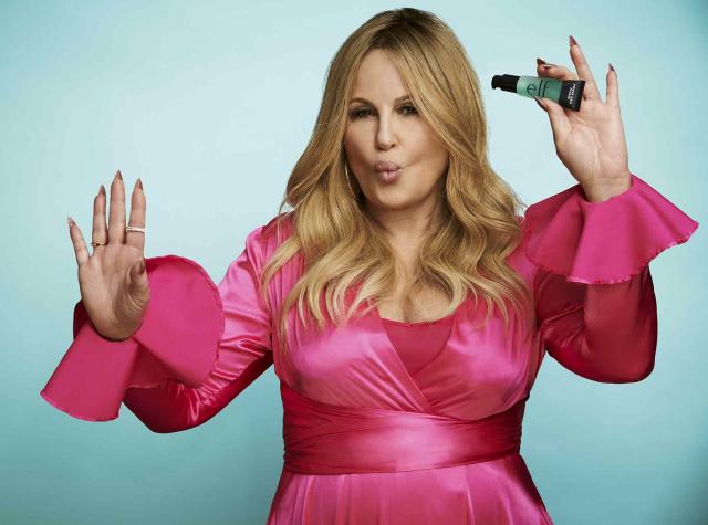 Jennifer Coolidge Is Back in Beauty Influencer Mode (and Has a