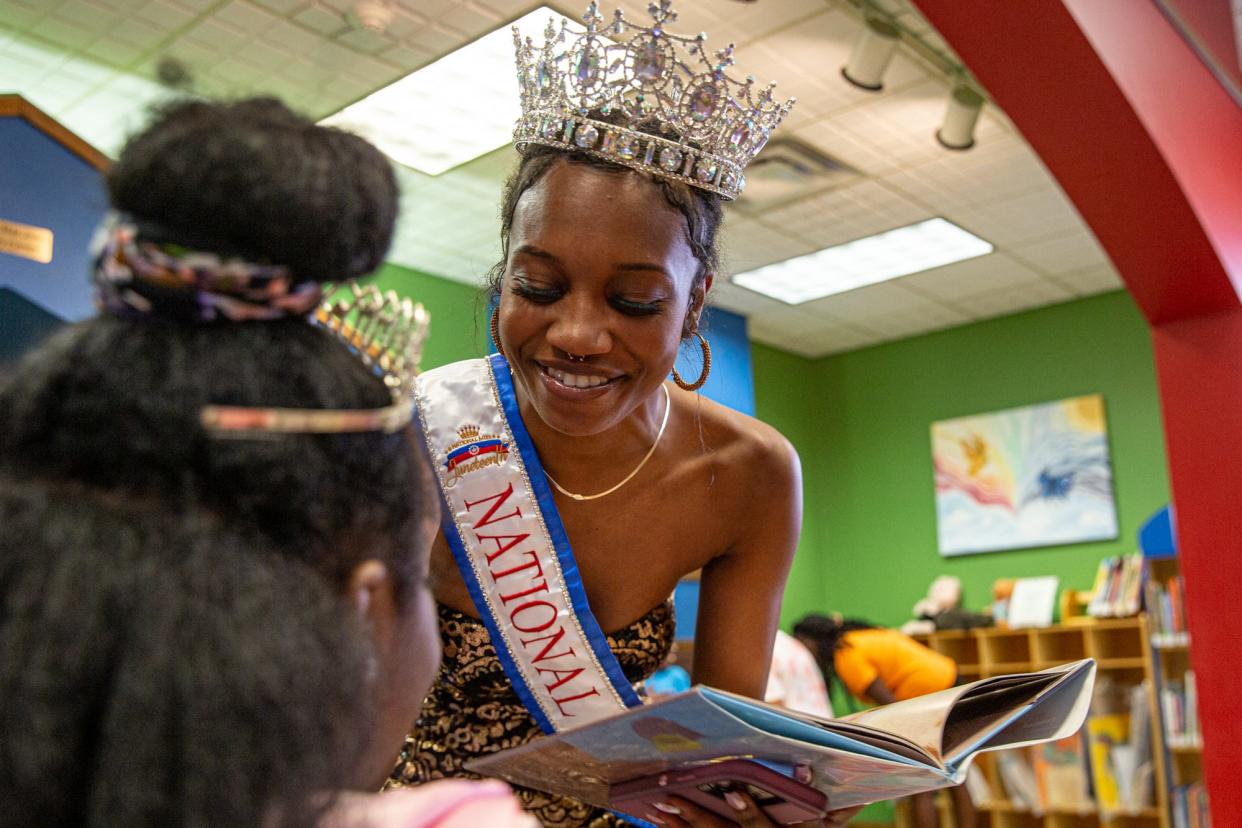 Aceia Spade, National Miss Juneteenth, talks to Diamond Justice Carlisle about the book she just read to the group of kids at the Gadsden Public Library on Wednesday, June 15, 2022.