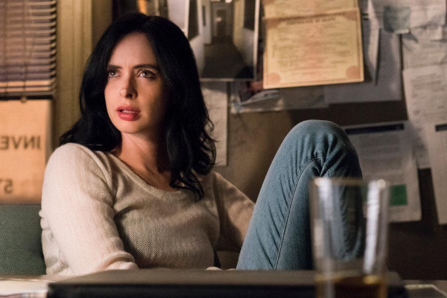 Guionista de Jessica Jones y Supergirl revela cómo es la explotación laboral de los estudios hacia los escritores