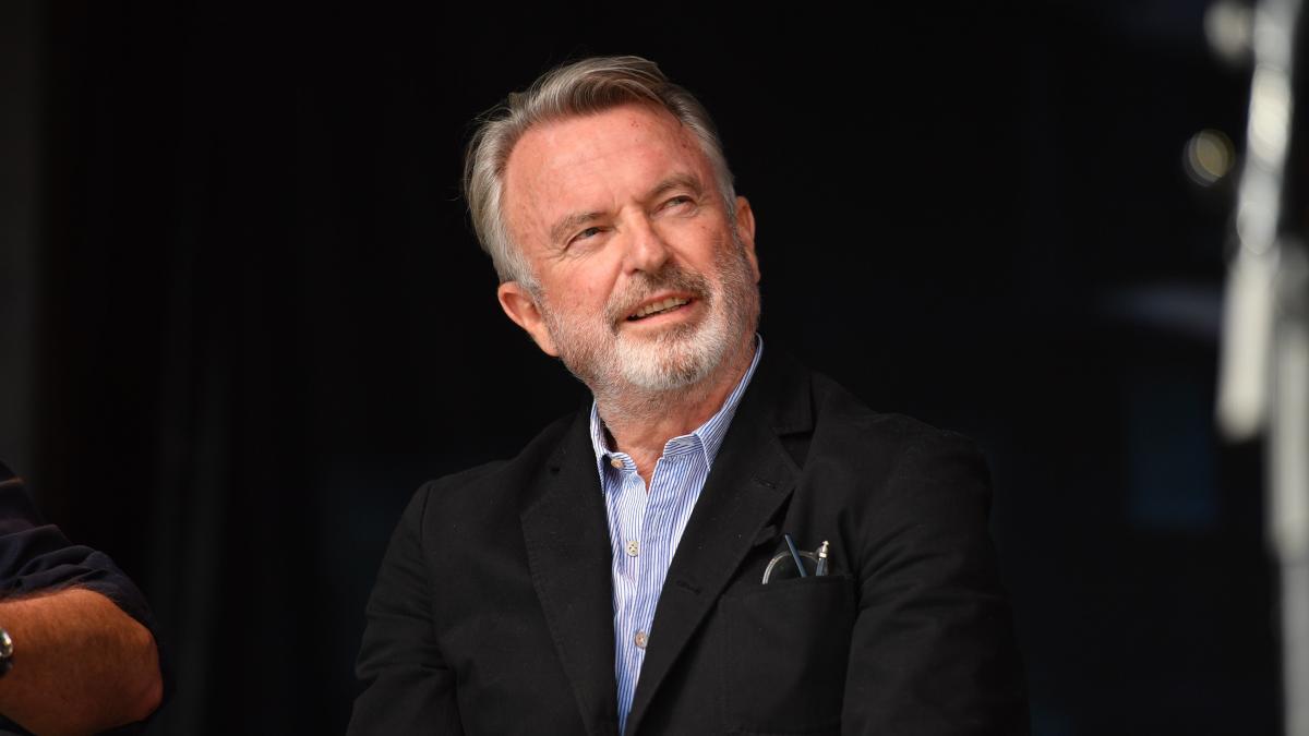 Sam Neill dit qu’il ne s’est “jamais senti mieux” des mois après la rémission d’un cancer du sang