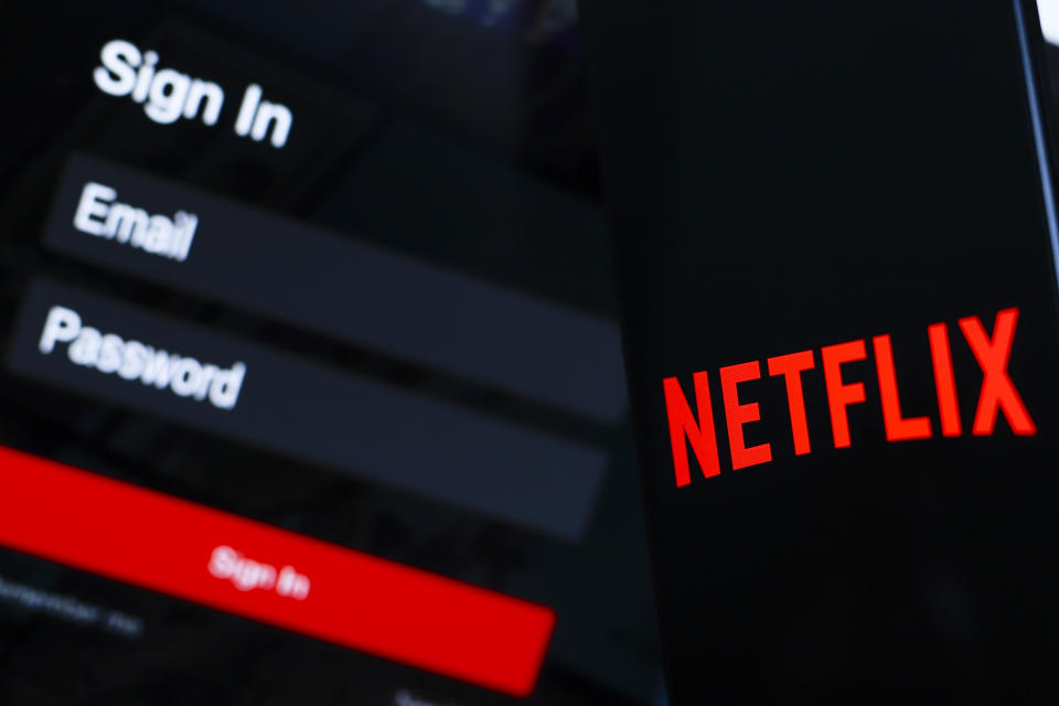 A Netflix divulgará os lucros do segundo trimestre após o sino de quinta-feira, uma vez que as expectativas aumentaram em meio à recente alta nas ações.  (Ilustração fotográfica de Jake Silva / SOPA Images / Light Rocket via Getty Images)