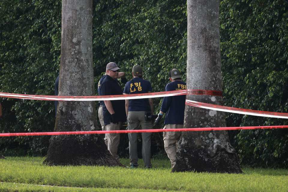 FBI agents canvass the area around Trump International Golf Club (Joe Raedle/Getty Images)