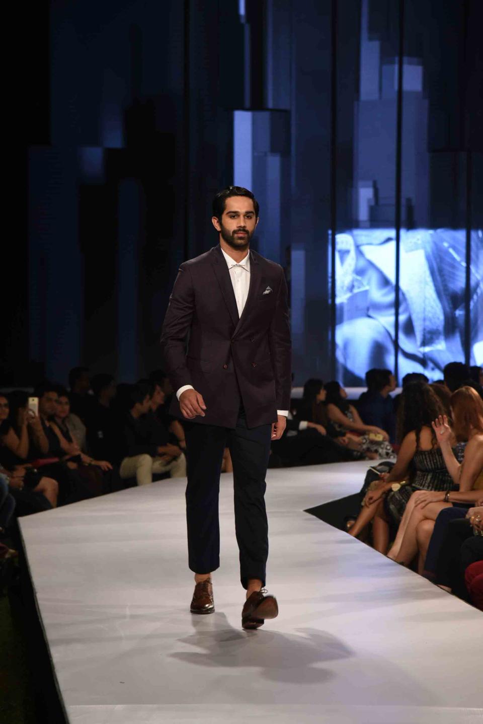 Bollywood meets fashion at 'Van Heusen and GQ Fashion Nights 2016' finale