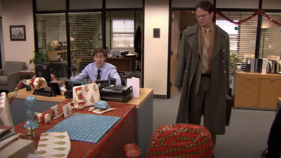 Jim Replaces Dwight's Desk Items With Holiday-Wrapped Replicas