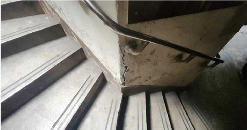 台北市萬華區南機場整宅3日歷經強震後，出現樓梯斷裂、牆壁破損、鋼筋外露的情況，更有部分住宅出現家門無法開啟。